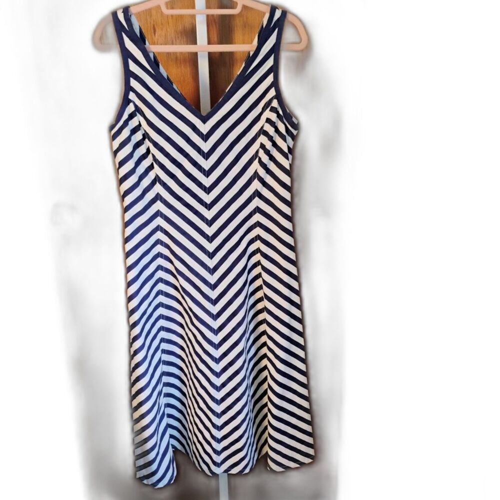 Jones New York‎ Navy & White Chevron Striped V-Neck Dress, Size 6